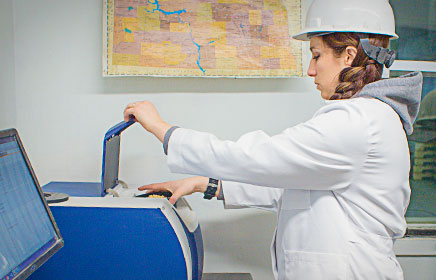 Lab worker with analysis equipment